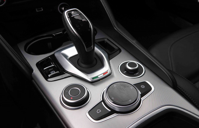 ALFAROMEO_ALFAROMEO_GIULIA_2549192_13.jpg