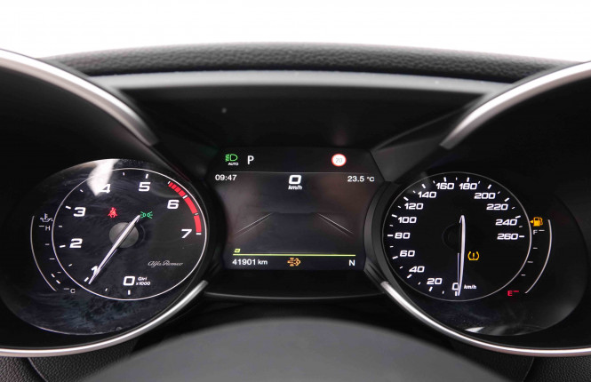 ALFAROMEO_ALFAROMEO_GIULIA_2549192_14.jpg