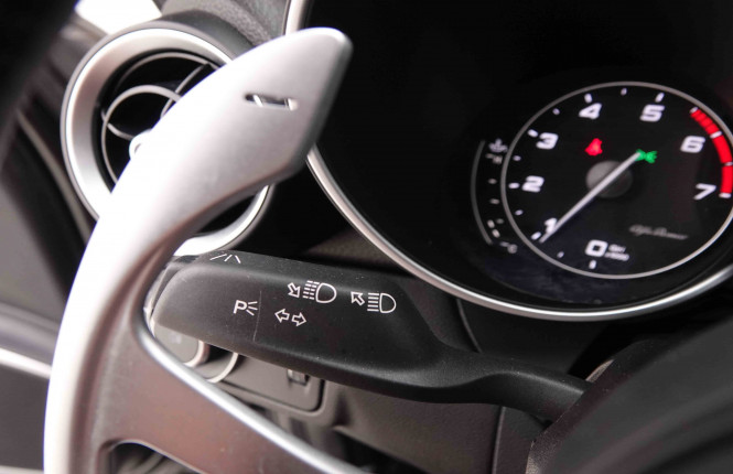 ALFAROMEO_ALFAROMEO_GIULIA_2549192_15.jpg