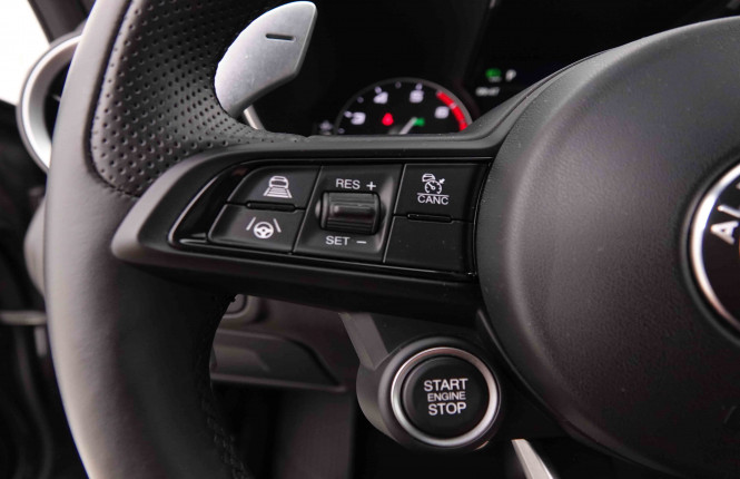 ALFAROMEO_ALFAROMEO_GIULIA_2549192_17.jpg