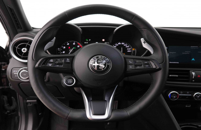 ALFAROMEO_ALFAROMEO_GIULIA_2549192_8.jpg