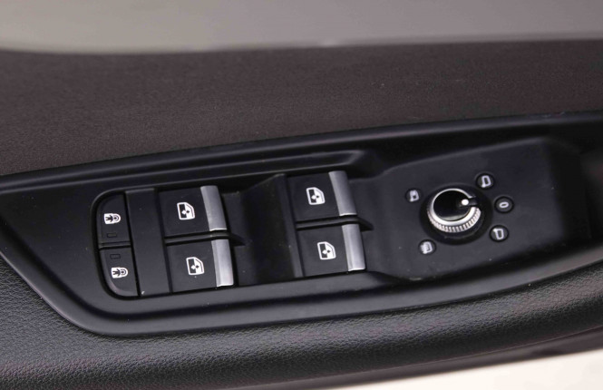 AUDI_AUDI_A4_2548126_21.jpg