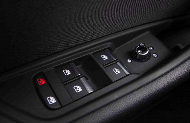 AUDI_AUDI_A4_2551066_22.jpg AUDI_AUDI_A4_2551066_22.jpg