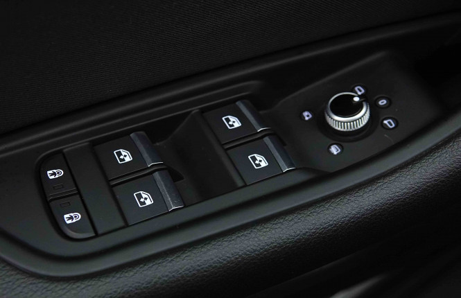 AUDI_AUDI_A4_2654902_23.jpg AUDI_AUDI_A4_2654902_23.jpg