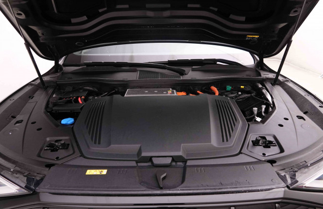 AUDI_AUDI_E_TRON_2551046_23.jpg