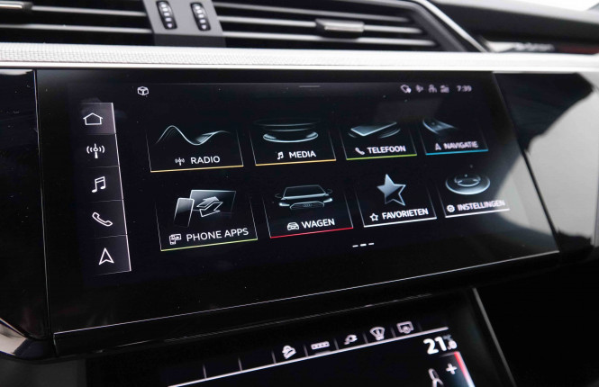 AUDI_AUDI_E_TRON_2652529_15.jpg AUDI_AUDI_E_TRON_2652529_15.jpg