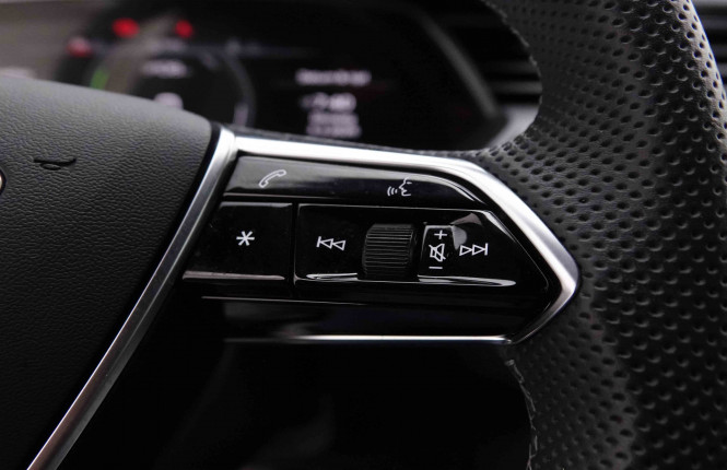 AUDI_AUDI_E_TRON_2652529_22.jpg AUDI_AUDI_E_TRON_2652529_22.jpg