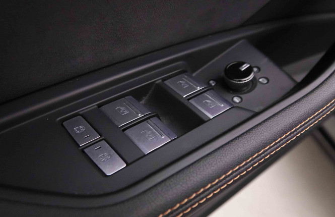 AUDI_AUDI_E_TRON_2652529_24.jpg AUDI_AUDI_E_TRON_2652529_24.jpg