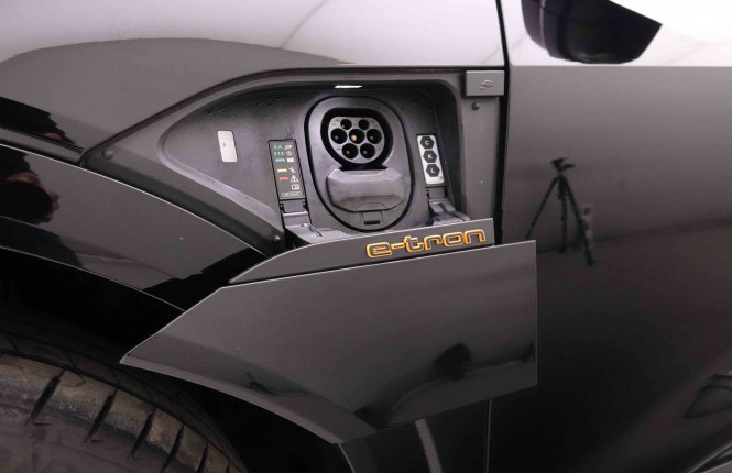 AUDI_AUDI_E_TRON_2652529_25.jpg AUDI_AUDI_E_TRON_2652529_25.jpg