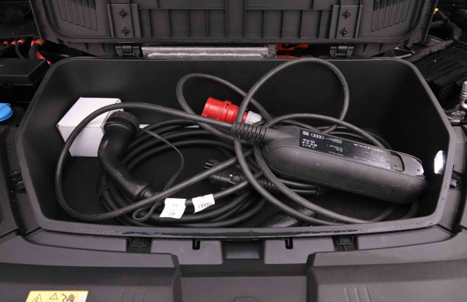 AUDI_AUDI_E_TRON_2652529_27.jpg AUDI_AUDI_E_TRON_2652529_27.jpg