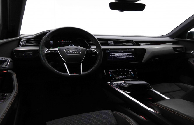 AUDI_AUDI_E_TRON_2652529_8.jpg AUDI_AUDI_E_TRON_2652529_8.jpg