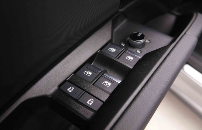 AUDI_AUDI_Q4 E_TRON_2550178_25.jpg