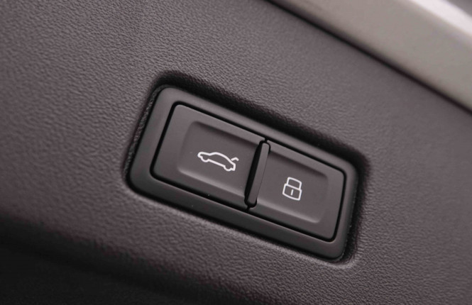 AUDI_AUDI_Q4 E_TRON_2550178_6.jpg