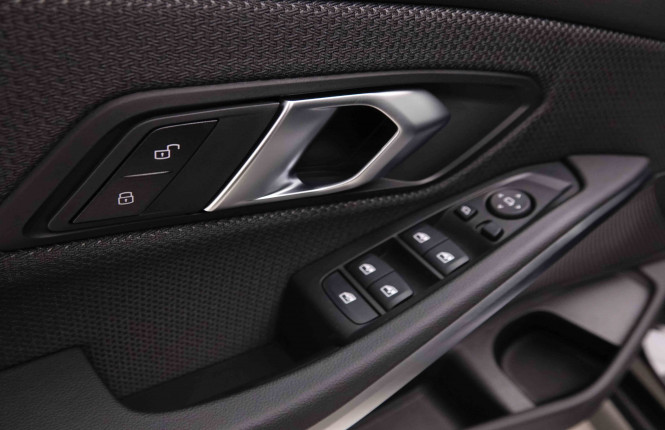 BMW_BMW_3_2550877_21.jpg BMW_BMW_3_2550877_21.jpg