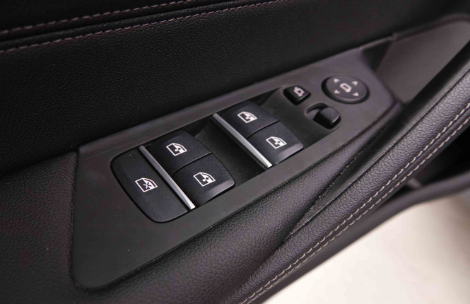 BMW_BMW_5_2550305_23.jpg BMW_BMW_5_2550305_23.jpg