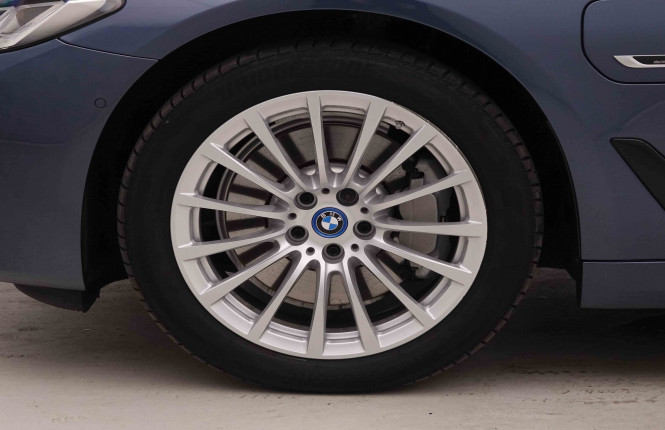 BMW_BMW_5_2550305_24.jpg BMW_BMW_5_2550305_24.jpg