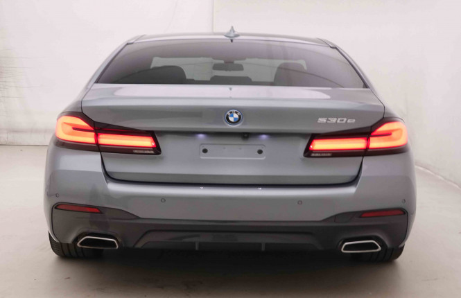 BMW_BMW_5_2550683_29.jpg BMW_BMW_5_2550683_29.jpg