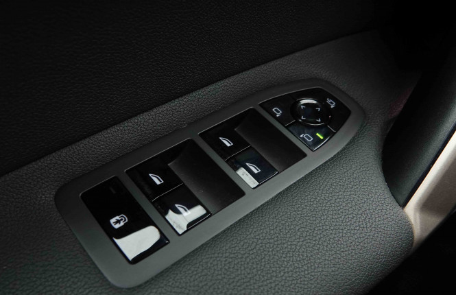 BMW_BMW_IX_2654584_22.jpg