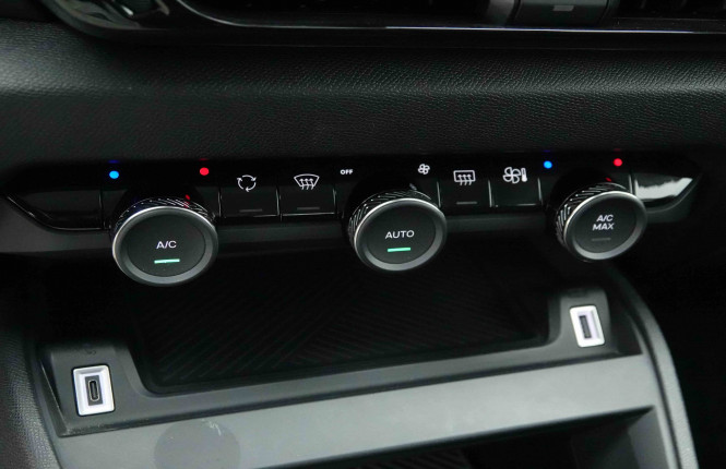 CITROEN_CITROEN_C4 X_2652645_13.jpg