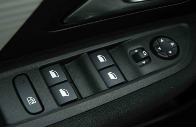 CITROEN_CITROEN_C4 X_2652645_19.jpg