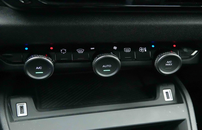 CITROEN_CITROEN_C4 X_2652705_14.jpg