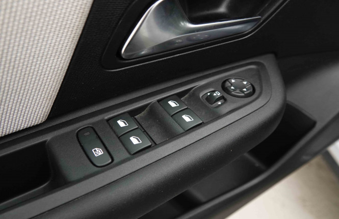 CITROEN_CITROEN_C4 X_2653786_16.jpg