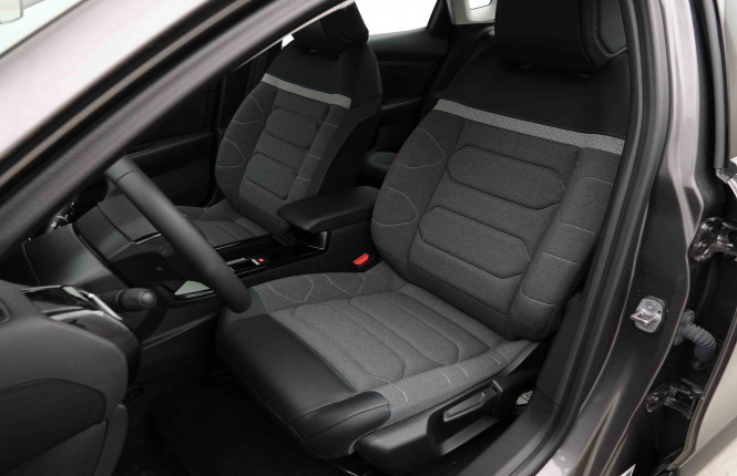 CITROEN_CITROEN_C4 X_2654370_6.jpg