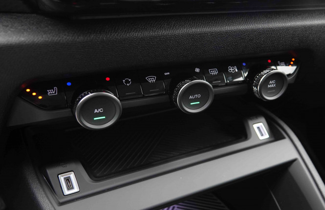 CITROEN_CITROEN_C4_2549646_15.jpg