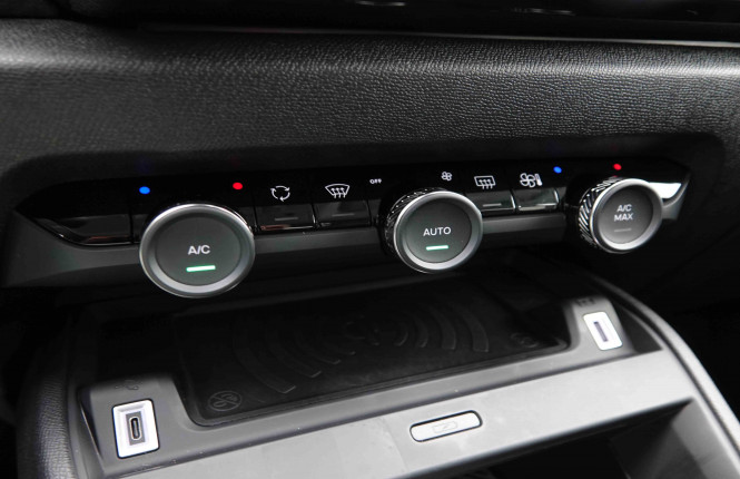 CITROEN_CITROEN_C4_2550940_13.jpg CITROEN_CITROEN_C4_2550940_13.jpg