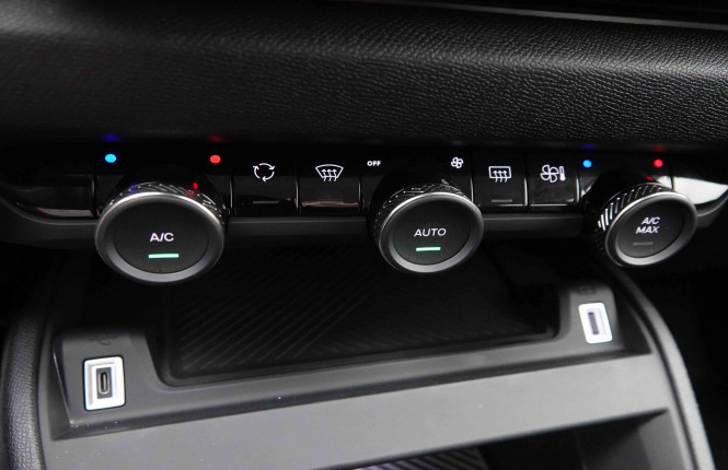 CITROEN_CITROEN_C4_2652566_44.jpg CITROEN_CITROEN_C4_2652566_44.jpg