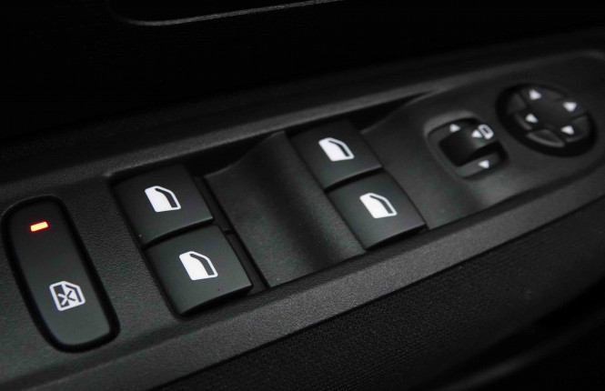 CITROEN_CITROEN_C4_2652566_50.jpg CITROEN_CITROEN_C4_2652566_50.jpg