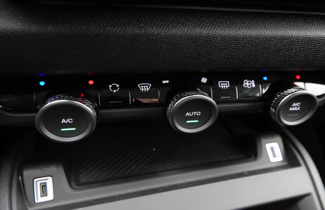 CITROEN_CITROEN_C4_2652569_74.jpg CITROEN_CITROEN_C4_2652569_74.jpg