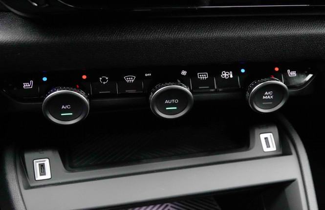 CITROEN_CITROEN_C4_2653167_14.jpg CITROEN_CITROEN_C4_2653167_14.jpg