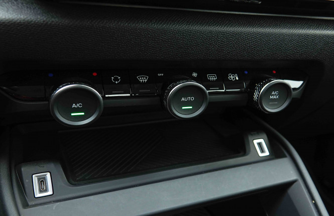 CITROEN_CITROEN_C4_2654344_12.jpg CITROEN_CITROEN_C4_2654344_12.jpg