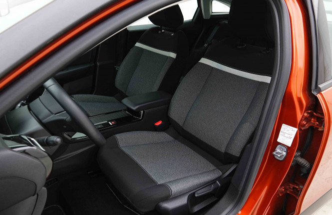 CITROEN_CITROEN_C4_2654344_6.jpg CITROEN_CITROEN_C4_2654344_6.jpg