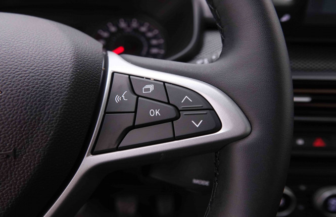 DACIA_DACIA_SANDERO_2549311_17.jpg
