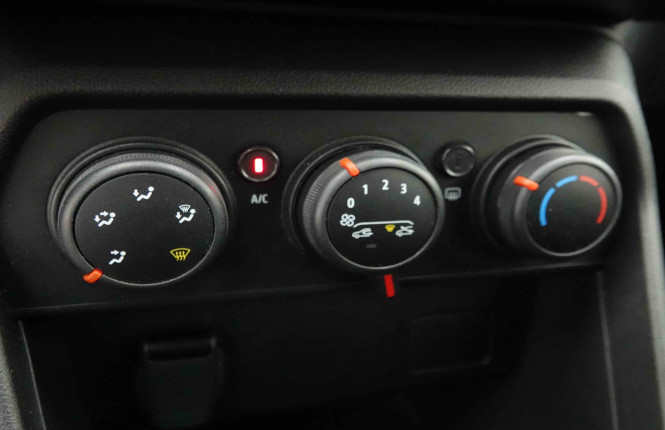 DACIA_DACIA_SANDERO_2654479_13.jpg