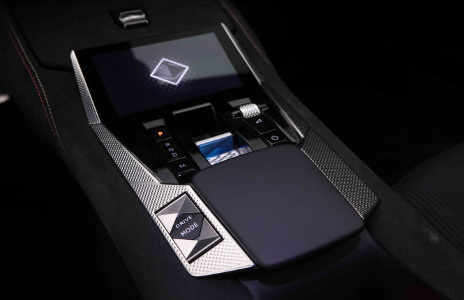 DS_DS_DS4_2550409_14.jpg DS_DS_DS4_2550409_14.jpg