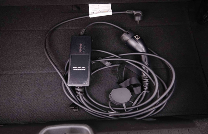 FIAT_FIAT_500E_2547209_32.jpg