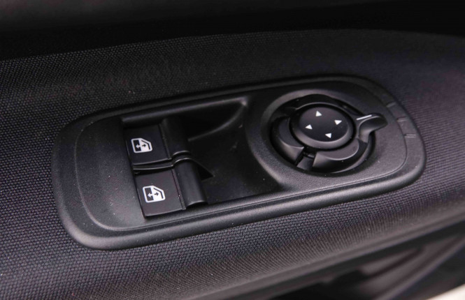 FIAT_FIAT_500E_2547209_69.jpg
