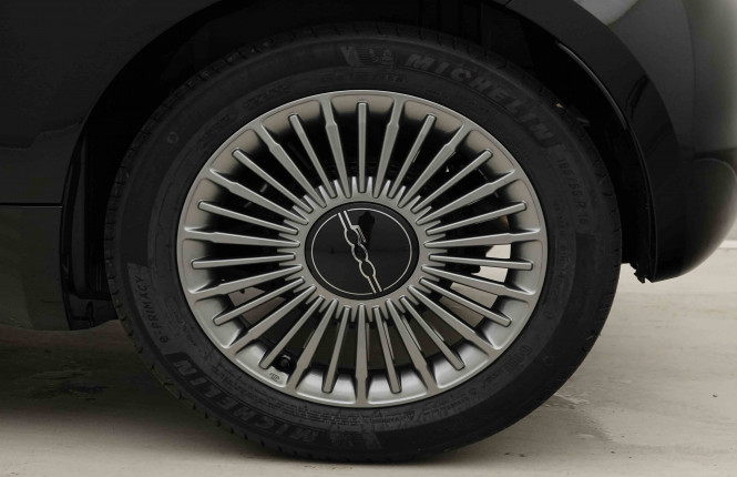 FIAT_FIAT_500_2654348_19.jpg FIAT_FIAT_500_2654348_19.jpg