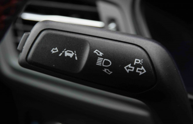 FORD_FORD_FOCUS_2549438_16.jpg