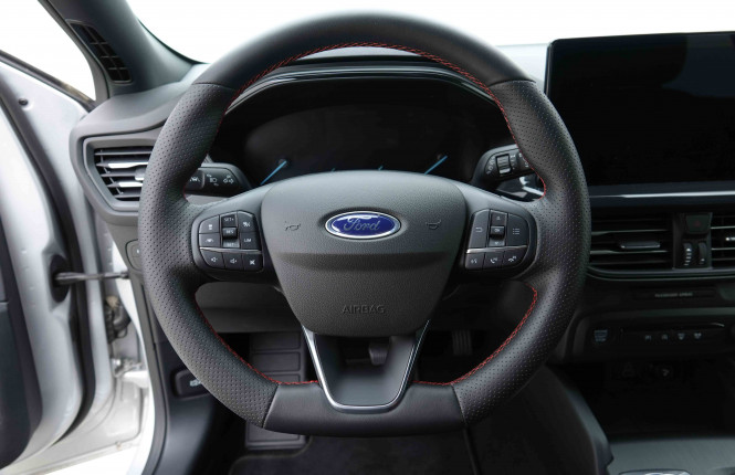 FORD_FORD_FOCUS_2654355_8.jpg FORD_FORD_FOCUS_2654355_8.jpg