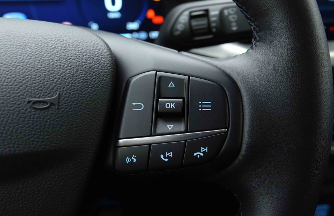 FORD_FORD_FOCUS_2654764_16.jpg