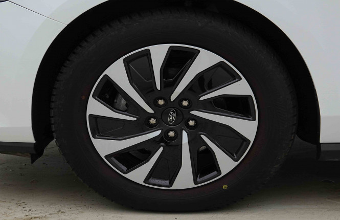 FORD_FORD_FOCUS_2654764_19.jpg