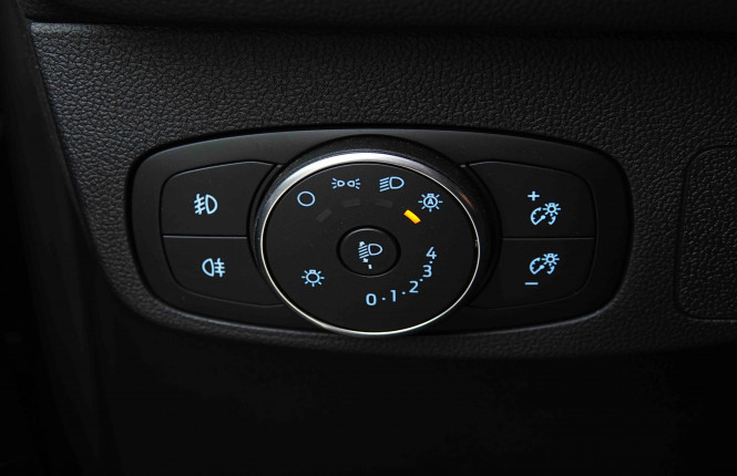 FORD_FORD_FOCUS_2654765_19.jpg