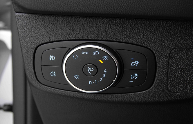 FORD_FORD_FOCUS_2654767_17.jpg