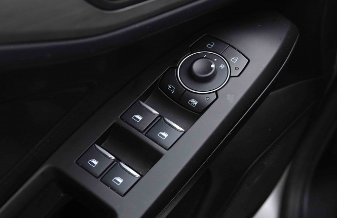 FORD_FORD_FOCUS_2654767_19.jpg