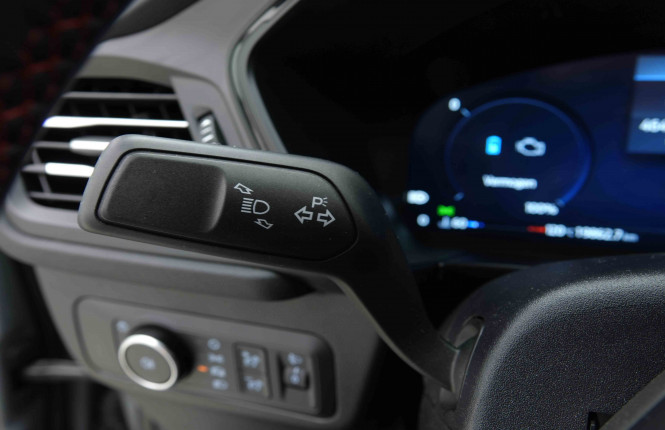 FORD_FORD_KUGA_2654389_14.jpg