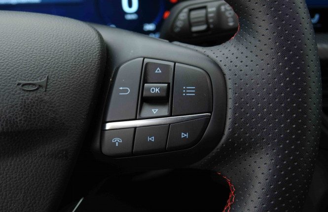 FORD_FORD_KUGA_2654389_17.jpg